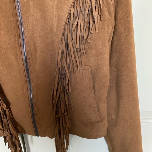 Women’s Faux suede jacket with fringe. - Picture 3 of 5